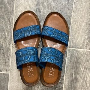 Woman’s super comfy sandals